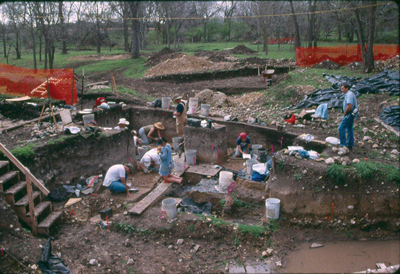 students digging at the Gault site