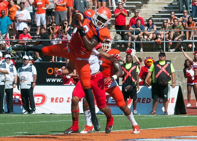 football player catching the ball