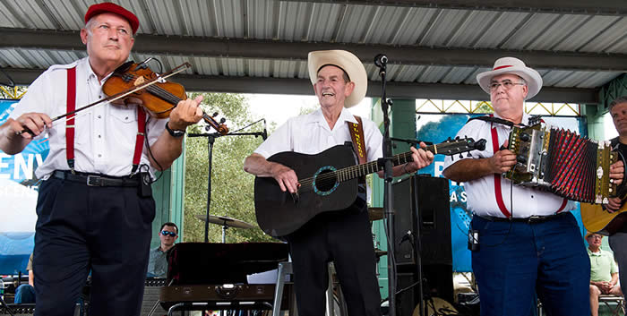 Menard and his band performing