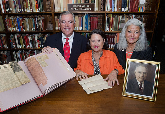 Fisher Trigg, Nancy Hauck, and Cutty Gilbert in the Thomason room